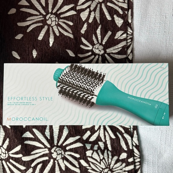 Blow dryer brush